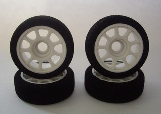 GQ Miniz Mounted Foam Tire 8.5mm "C2" Medium (1mm Offset)