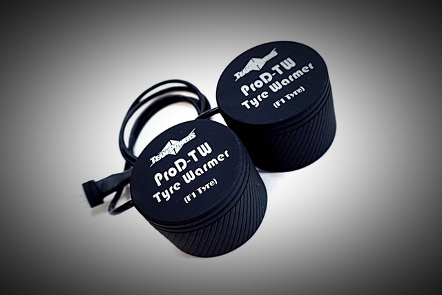 Team Powers Pro-Driver Tyre Warmer Cup for F1 Chassis Black (1set, 2pcs)